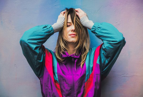 Comment associer des chaussures en daim avec des tenues d'hiver?