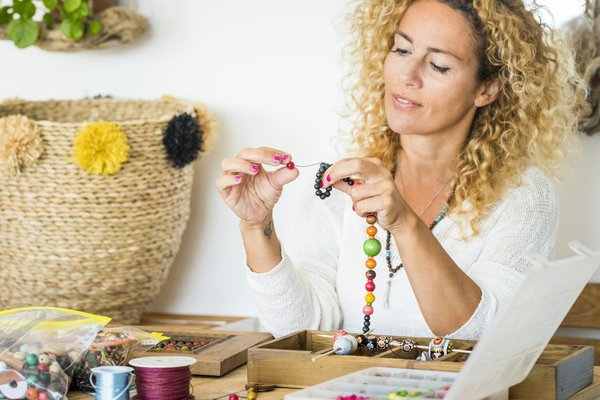 Un voyage au cœur des bijoux artisanaux en pierres naturelles