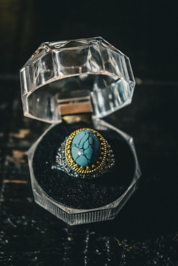 Bijoux turquoise : éclats et créations artisanales uniques