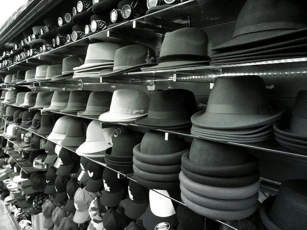 Le chapeau melon : l'accessoire qui sublime votre style